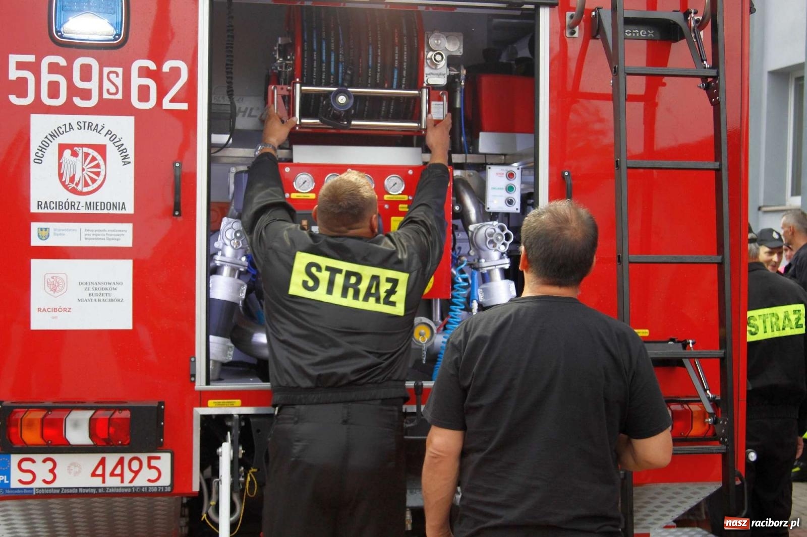 Zdjęcie w galerii na portalu naszraciborz.pl: Strażacy z Raciborza Miedoni przesiedli się do mercedesa [FOTO i WIDEO] wiadomości z regionu