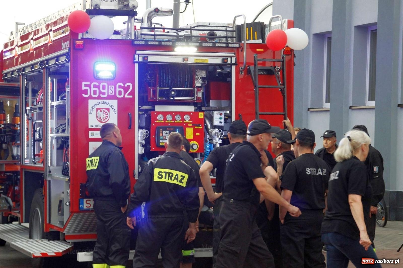 Zdjęcie w galerii na portalu naszraciborz.pl: Strażacy z Raciborza Miedoni przesiedli się do mercedesa [FOTO i WIDEO] wiadomości z regionu