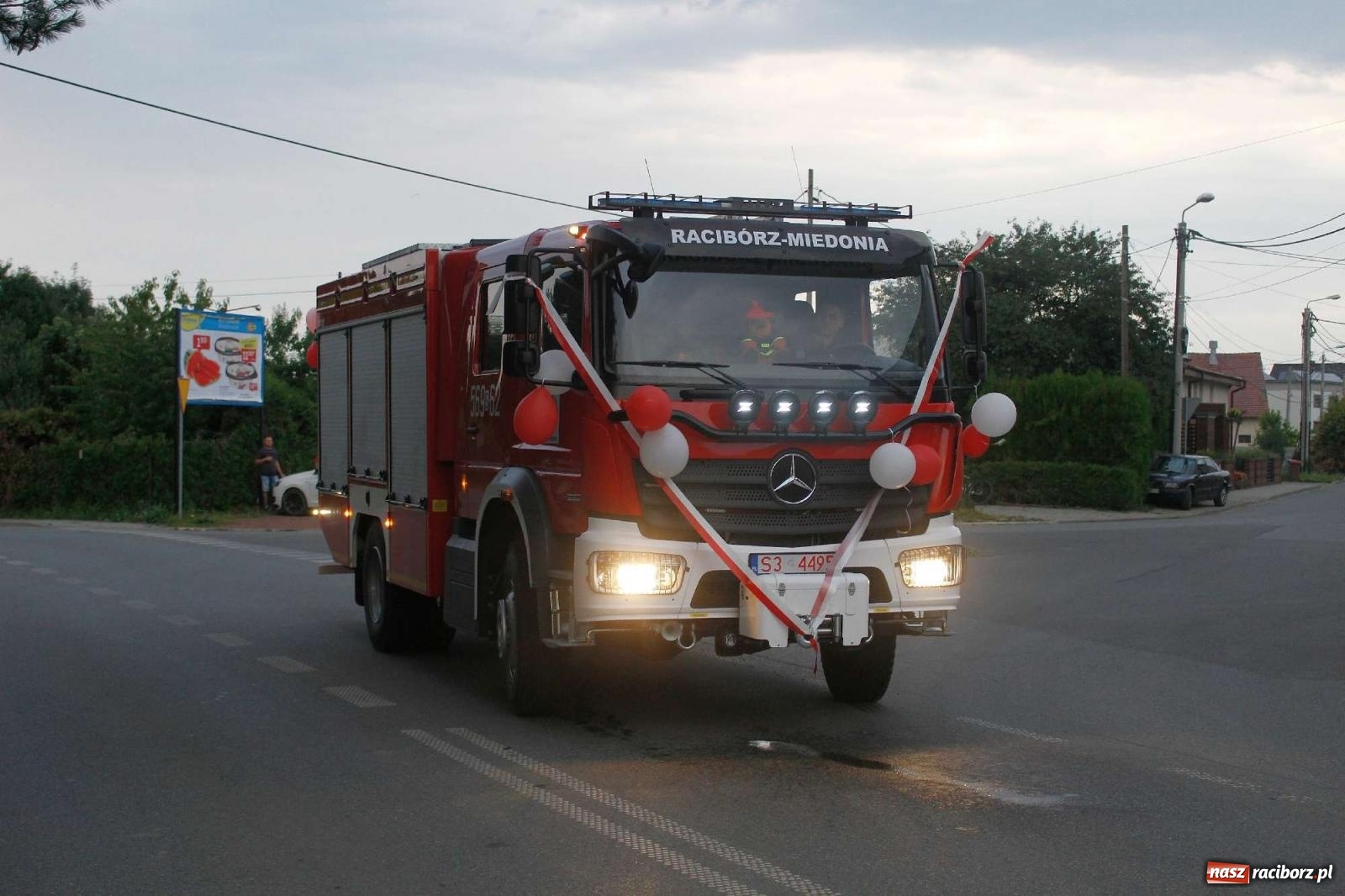 Zdjęcie w galerii na portalu naszraciborz.pl: Strażacy z Raciborza Miedoni przesiedli się do mercedesa [FOTO i WIDEO] wiadomości z regionu