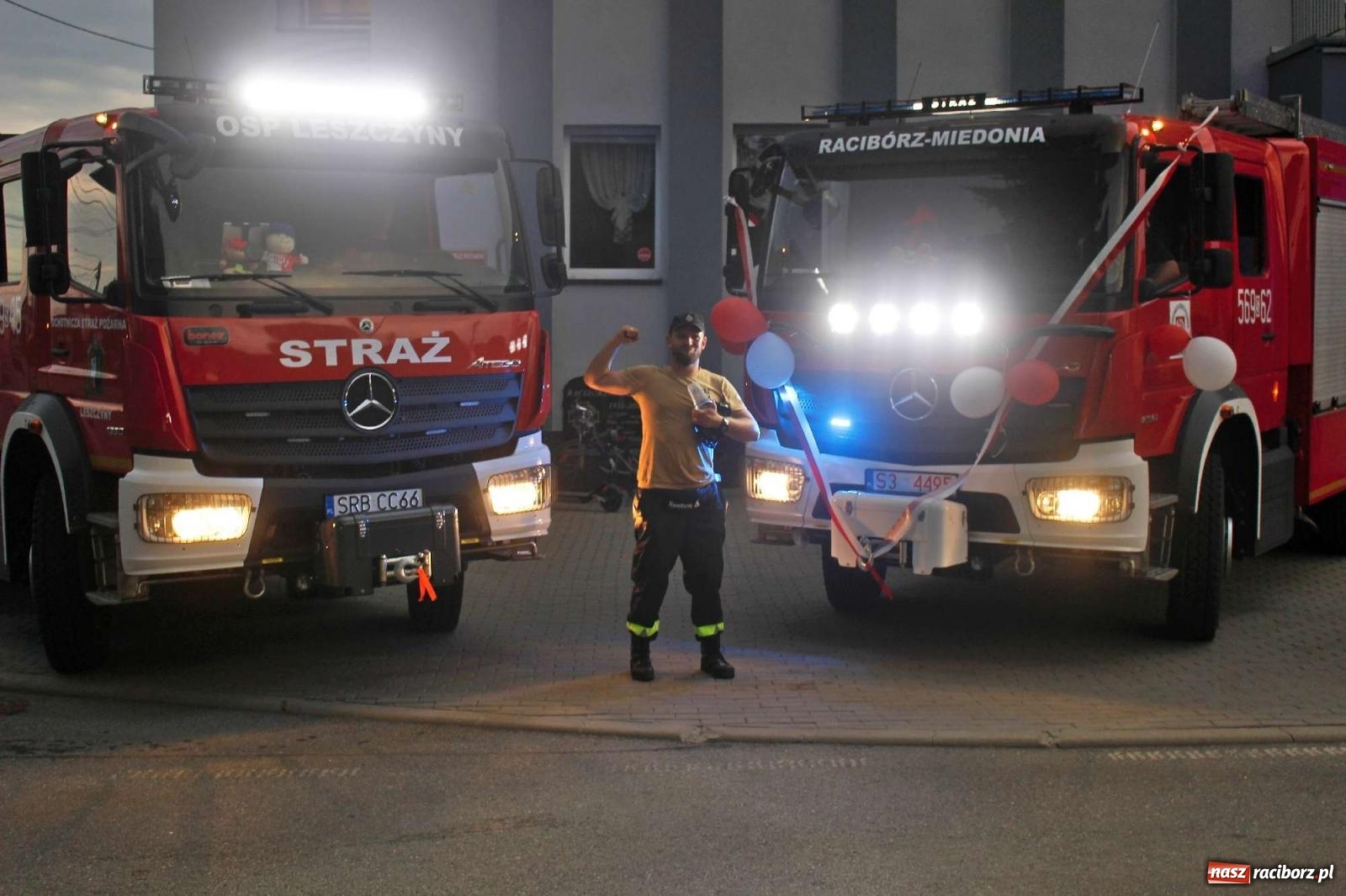 Zdjęcie w galerii na portalu naszraciborz.pl: Strażacy z Raciborza Miedoni przesiedli się do mercedesa [FOTO i WIDEO] wiadomości z regionu