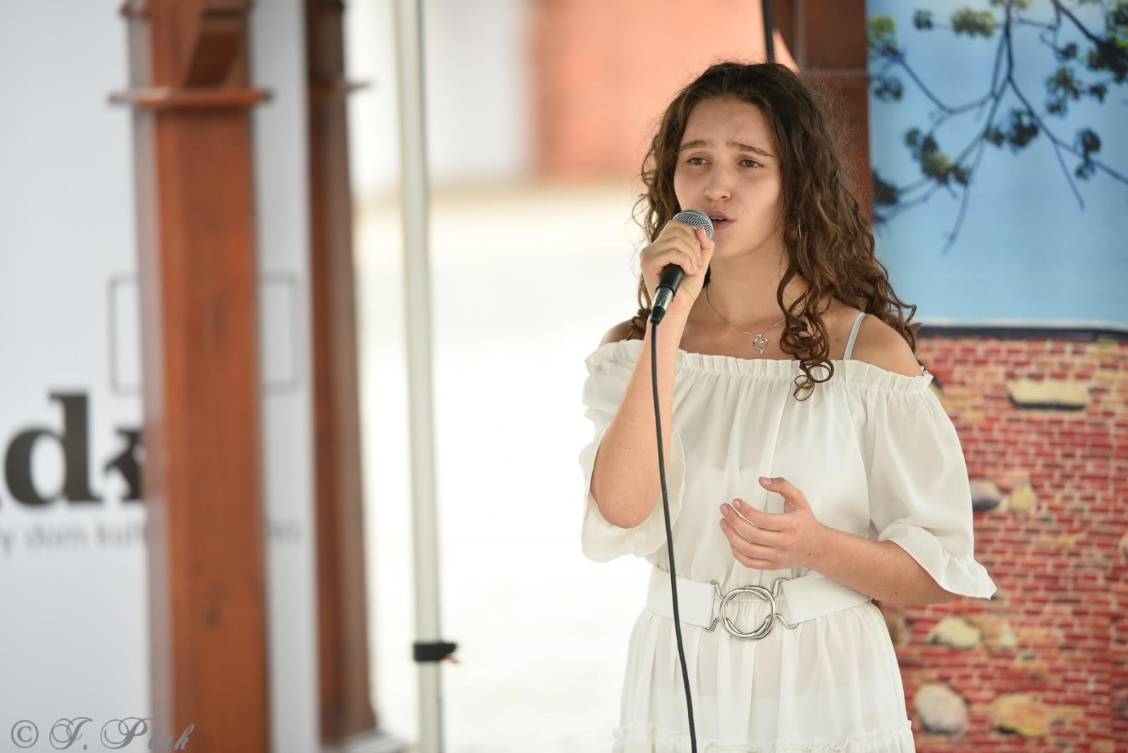 Zdjęcie w galerii na portalu naszraciborz.pl: Przy zamkowej studni i w Etiudzie za muzeum wiadomości z regionu