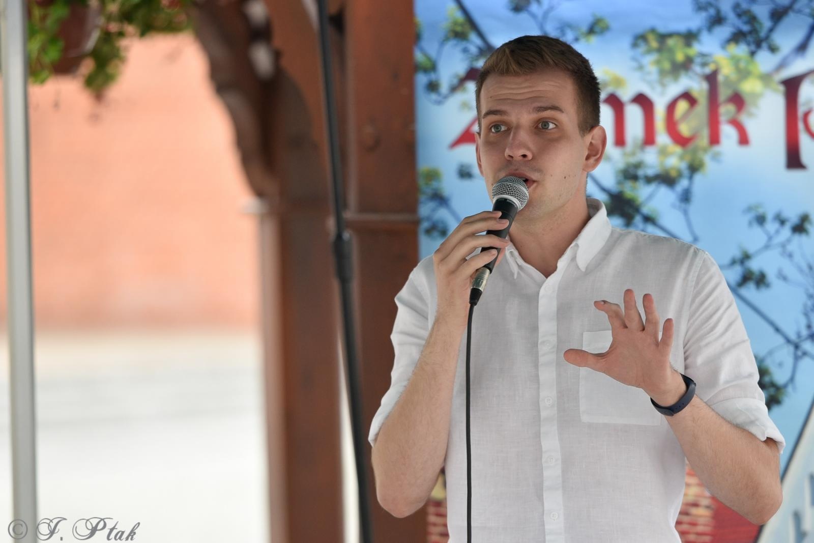 Zdjęcie w galerii na portalu naszraciborz.pl: Przy zamkowej studni i w Etiudzie za muzeum wiadomości z regionu