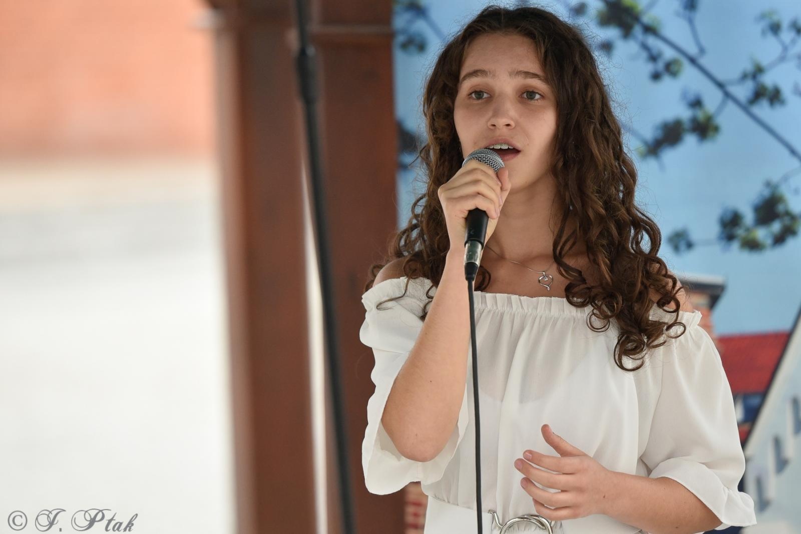 Zdjęcie w galerii na portalu naszraciborz.pl: Przy zamkowej studni i w Etiudzie za muzeum wiadomości z regionu