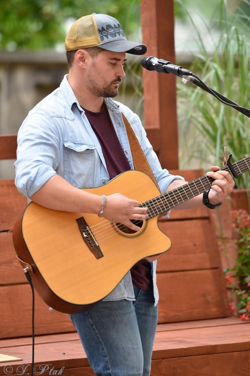 Zdjęcie w galerii na portalu naszraciborz.pl: Przy zamkowej studni i w Etiudzie za muzeum wiadomości z regionu