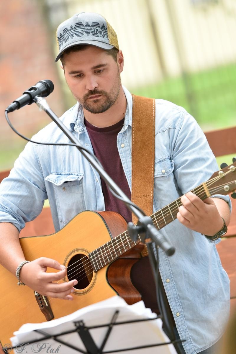 Zdjęcie w galerii na portalu naszraciborz.pl: Przy zamkowej studni i w Etiudzie za muzeum wiadomości z regionu