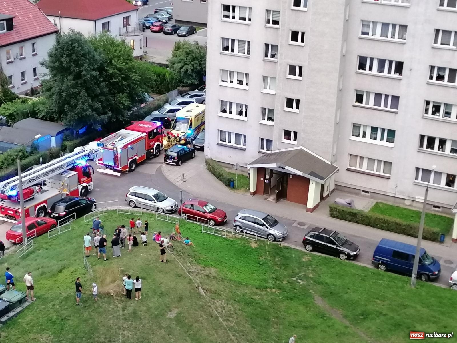 Zdjęcie w galerii na portalu naszraciborz.pl: Raport 998. Strażacka akcja przy Katowickiej [FOTO] wiadomości z regionu