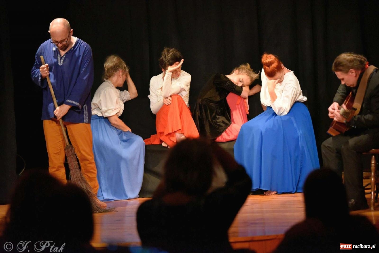 Zdjęcie w galerii na portalu naszraciborz.pl: Serenada Mrożkach na scenie w Strzesze wiadomości z regionu