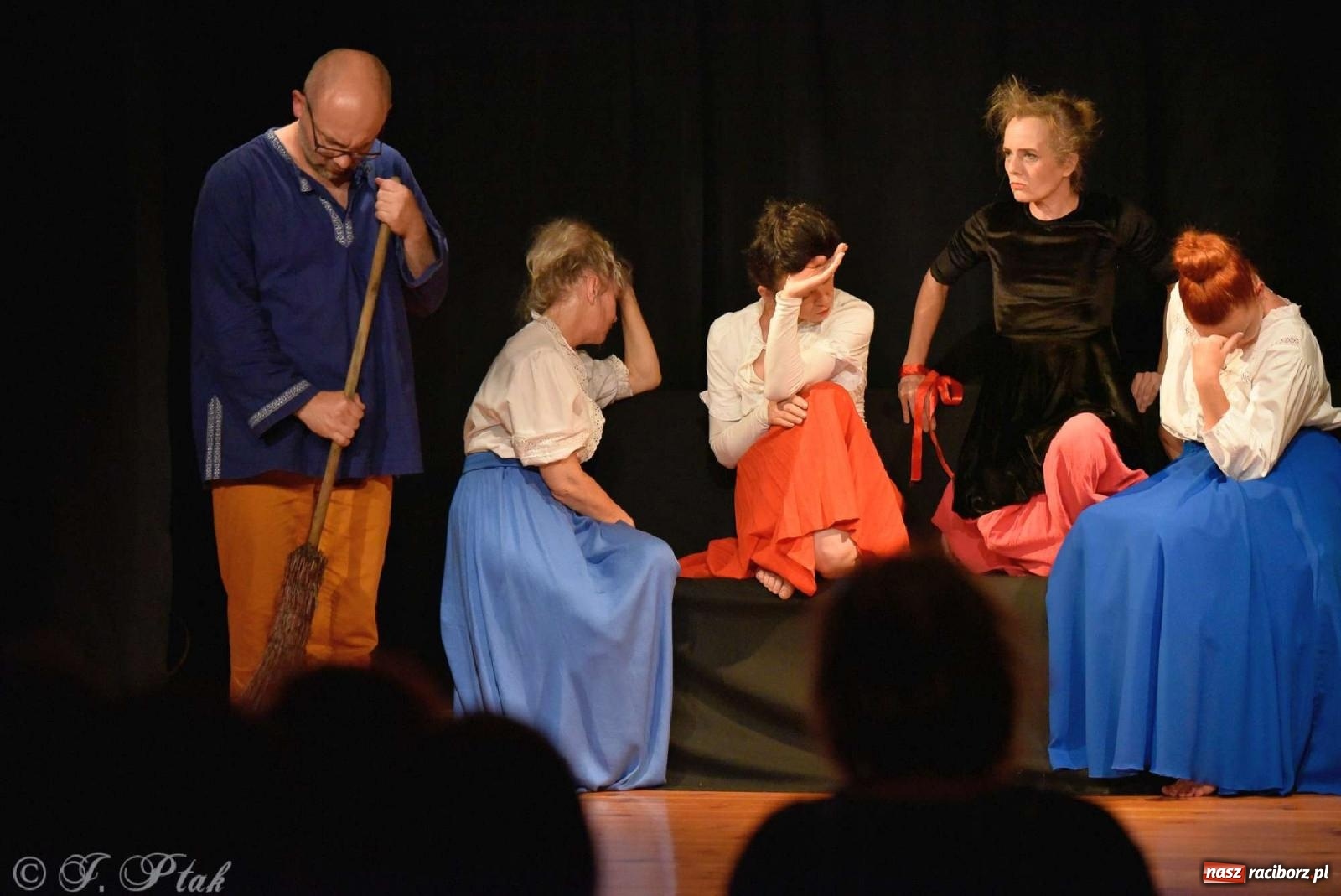 Zdjęcie w galerii na portalu naszraciborz.pl: Serenada Mrożkach na scenie w Strzesze wiadomości z regionu