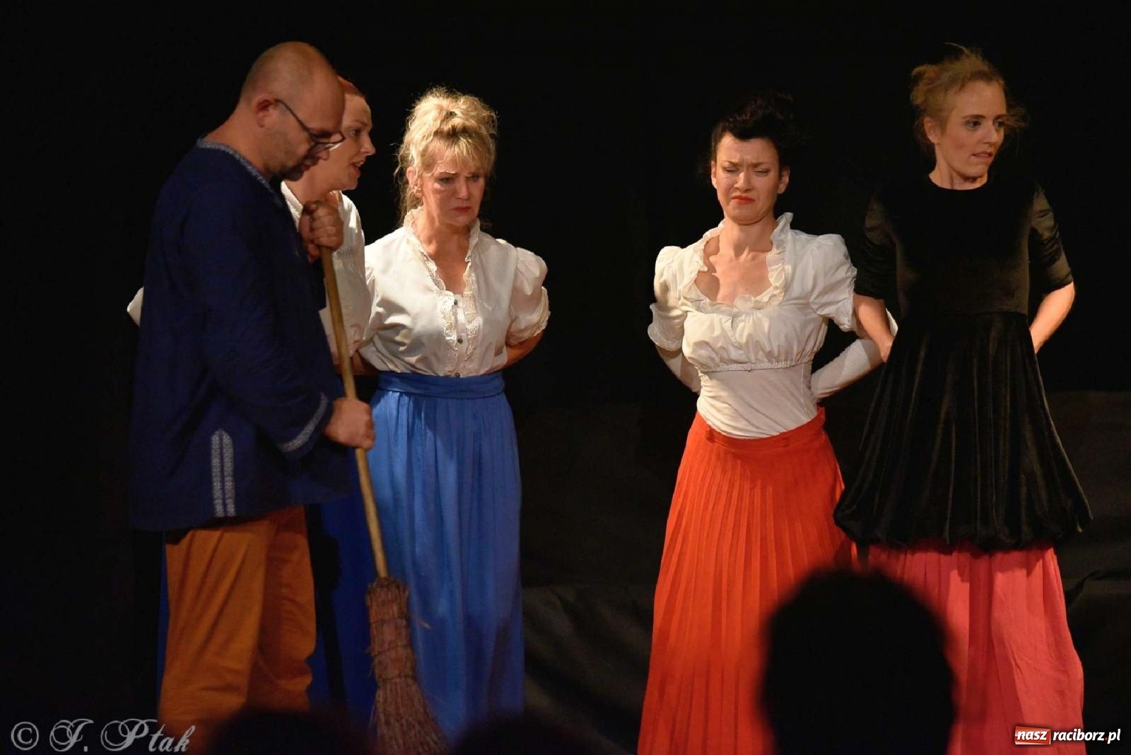 Zdjęcie w galerii na portalu naszraciborz.pl: Serenada Mrożkach na scenie w Strzesze wiadomości z regionu