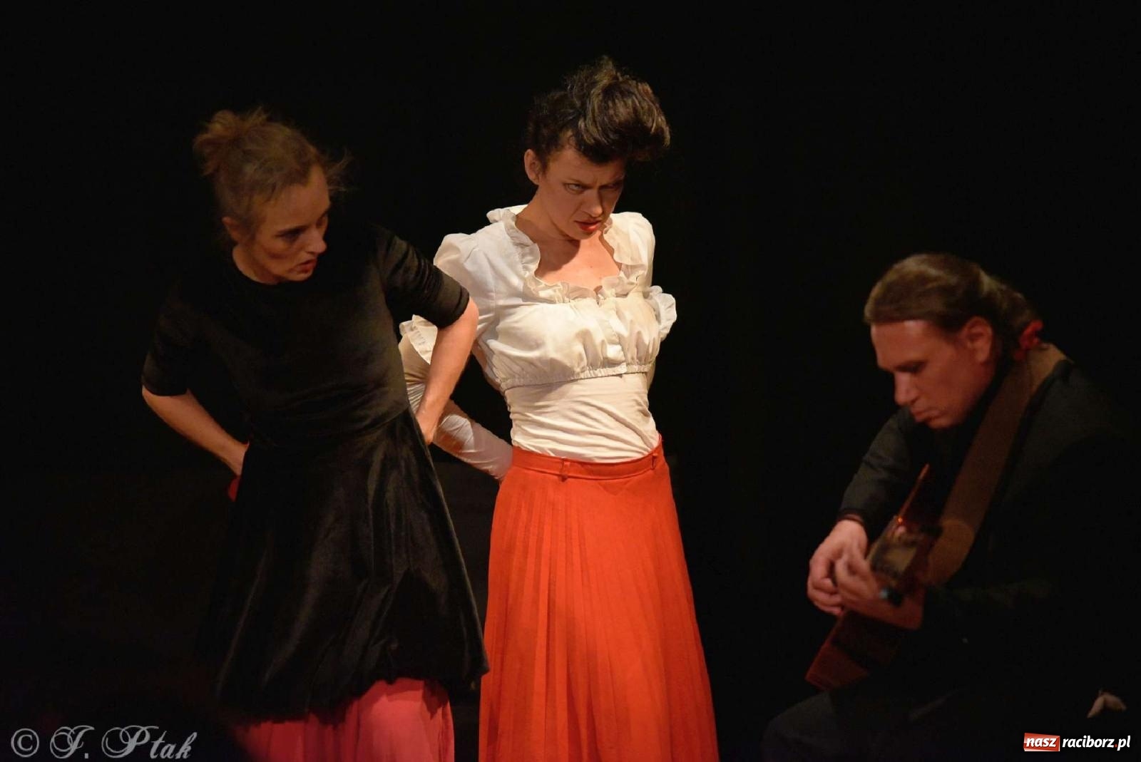 Zdjęcie w galerii na portalu naszraciborz.pl: Serenada Mrożkach na scenie w Strzesze wiadomości z regionu