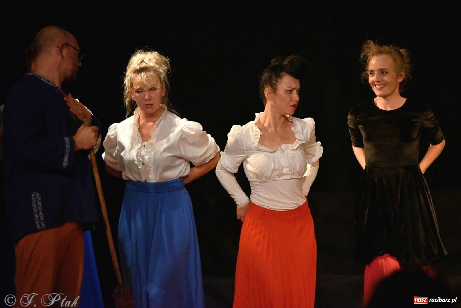 Zdjęcie w galerii na portalu naszraciborz.pl: Serenada Mrożkach na scenie w Strzesze wiadomości z regionu