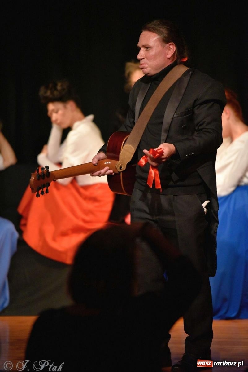 Zdjęcie w galerii na portalu naszraciborz.pl: Serenada Mrożkach na scenie w Strzesze wiadomości z regionu