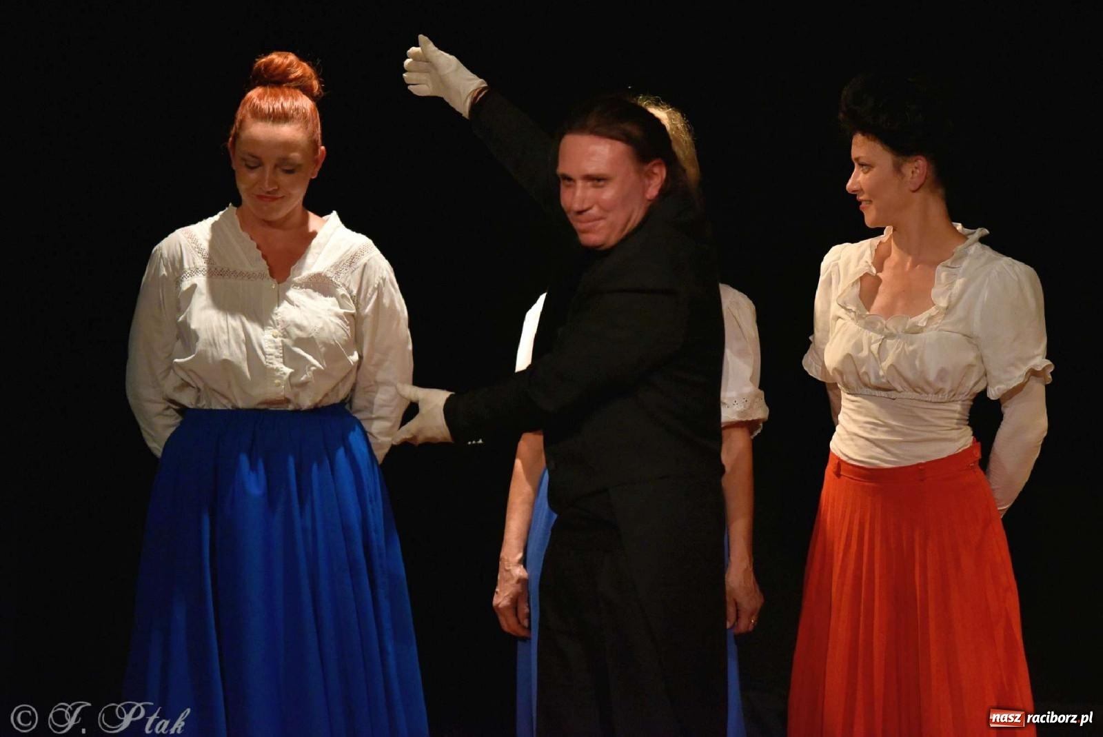 Zdjęcie w galerii na portalu naszraciborz.pl: Serenada Mrożkach na scenie w Strzesze wiadomości z regionu