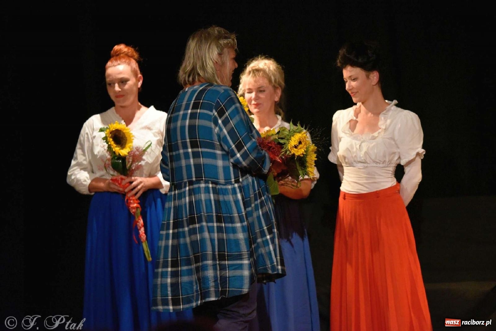 Zdjęcie w galerii na portalu naszraciborz.pl: Serenada Mrożkach na scenie w Strzesze wiadomości z regionu