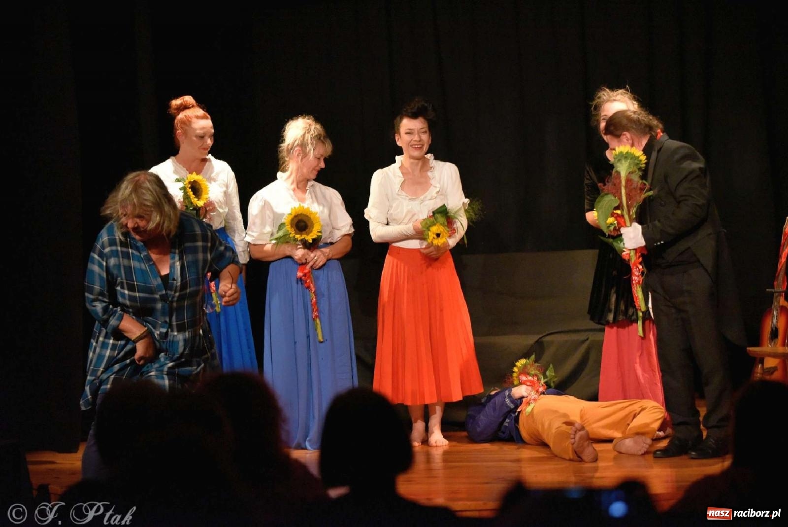 Zdjęcie w galerii na portalu naszraciborz.pl: Serenada Mrożkach na scenie w Strzesze wiadomości z regionu