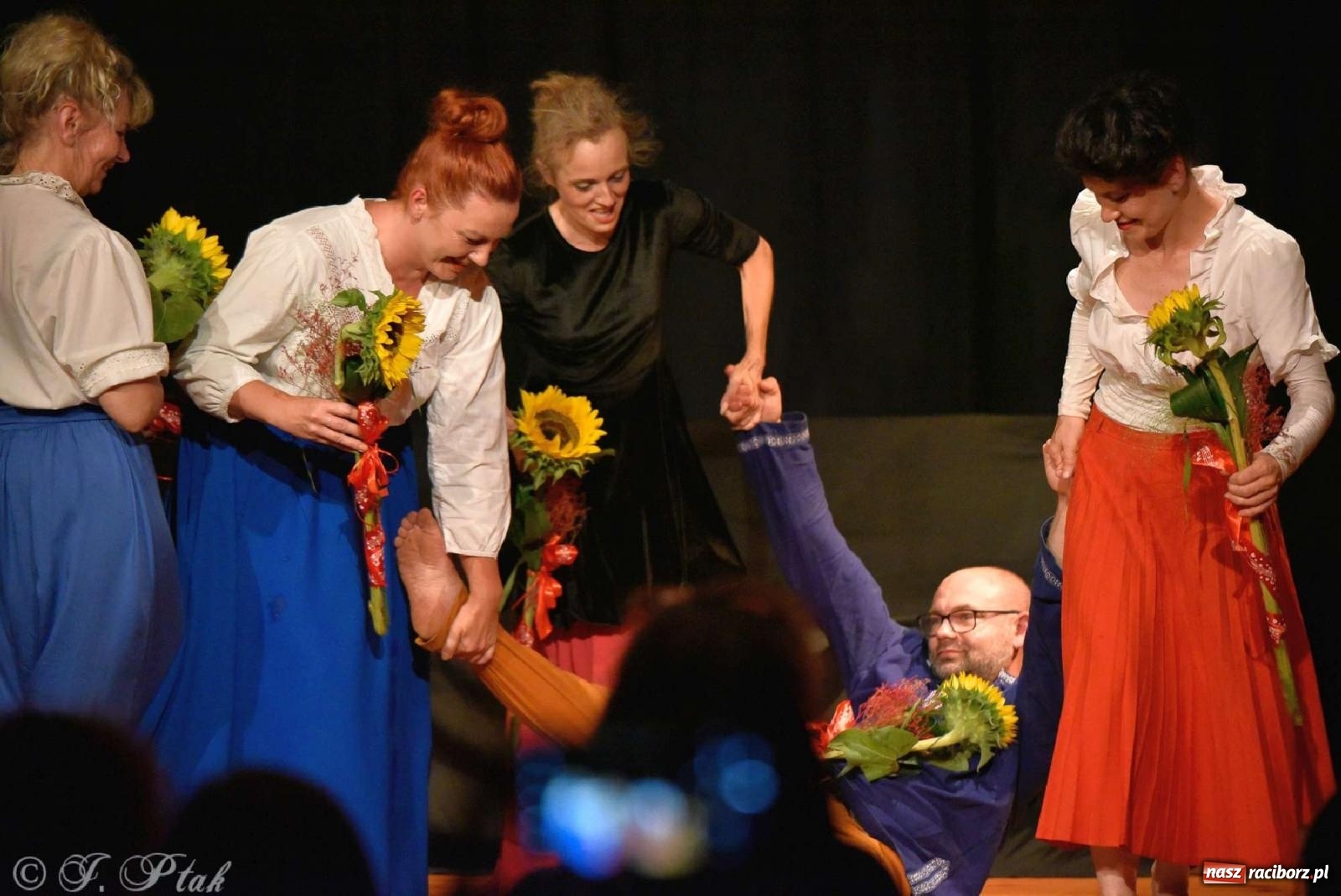 Zdjęcie w galerii na portalu naszraciborz.pl: Serenada Mrożkach na scenie w Strzesze wiadomości z regionu
