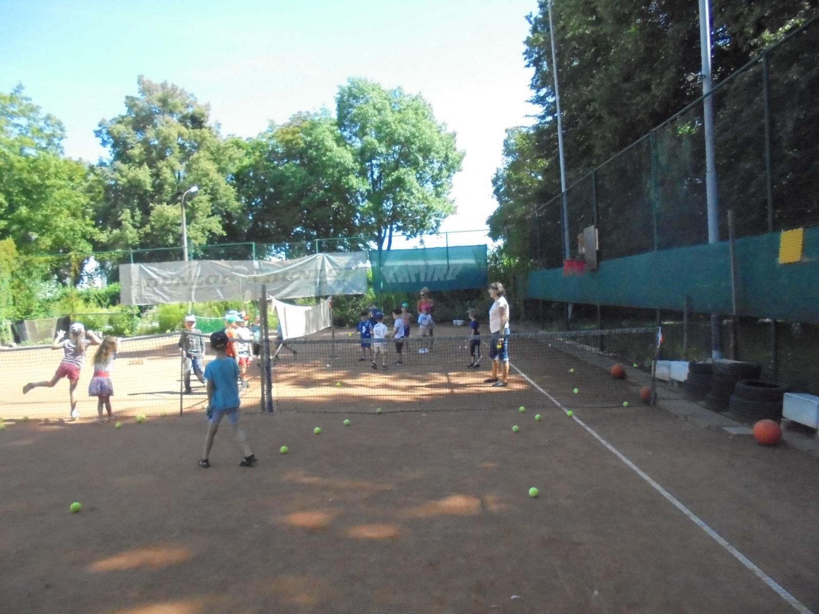 Zdjęcie w galerii na portalu naszraciborz.pl: Przedszkolaki z Bema na tenisowym korcie wiadomości z regionu