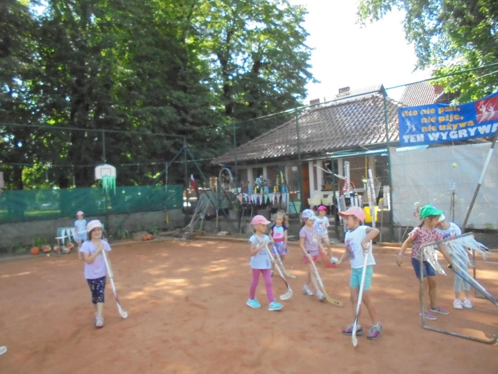Zdjęcie w galerii na portalu naszraciborz.pl: Przedszkolaki z Bema na tenisowym korcie wiadomości z regionu