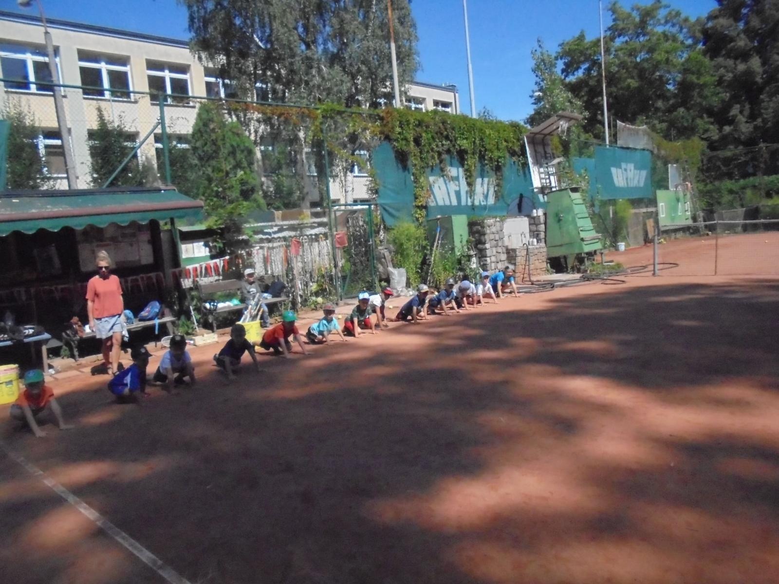 Zdjęcie w galerii na portalu naszraciborz.pl: Przedszkolaki z Bema na tenisowym korcie wiadomości z regionu