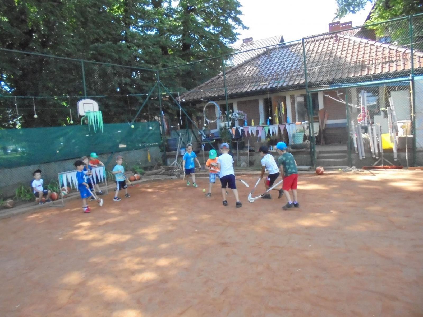 Zdjęcie w galerii na portalu naszraciborz.pl: Przedszkolaki z Bema na tenisowym korcie wiadomości z regionu