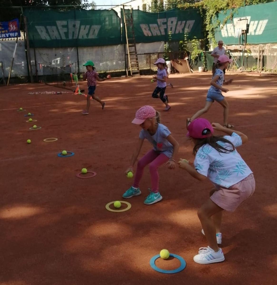 Zdjęcie w galerii na portalu naszraciborz.pl: Przedszkolaki z Bema na tenisowym korcie wiadomości z regionu