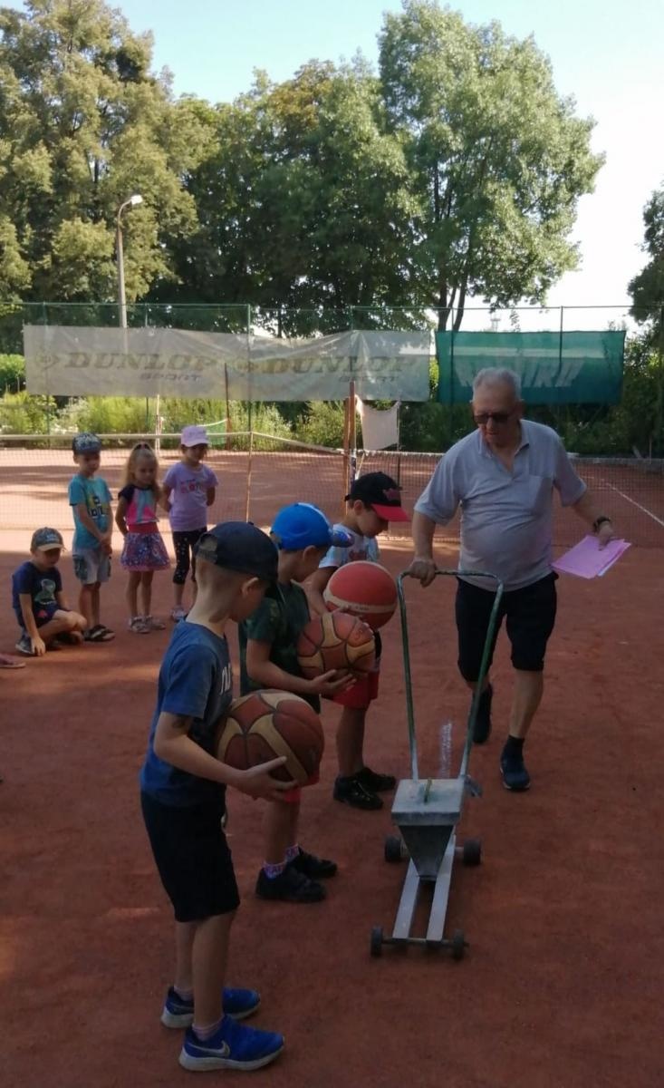 Zdjęcie w galerii na portalu naszraciborz.pl: Przedszkolaki z Bema na tenisowym korcie wiadomości z regionu