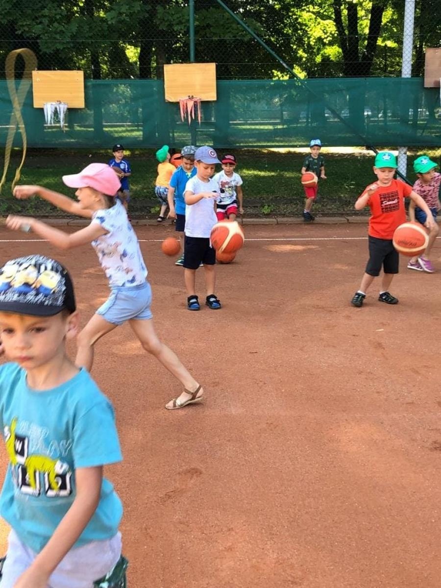 Zdjęcie w galerii na portalu naszraciborz.pl: Przedszkolaki z Bema na tenisowym korcie wiadomości z regionu