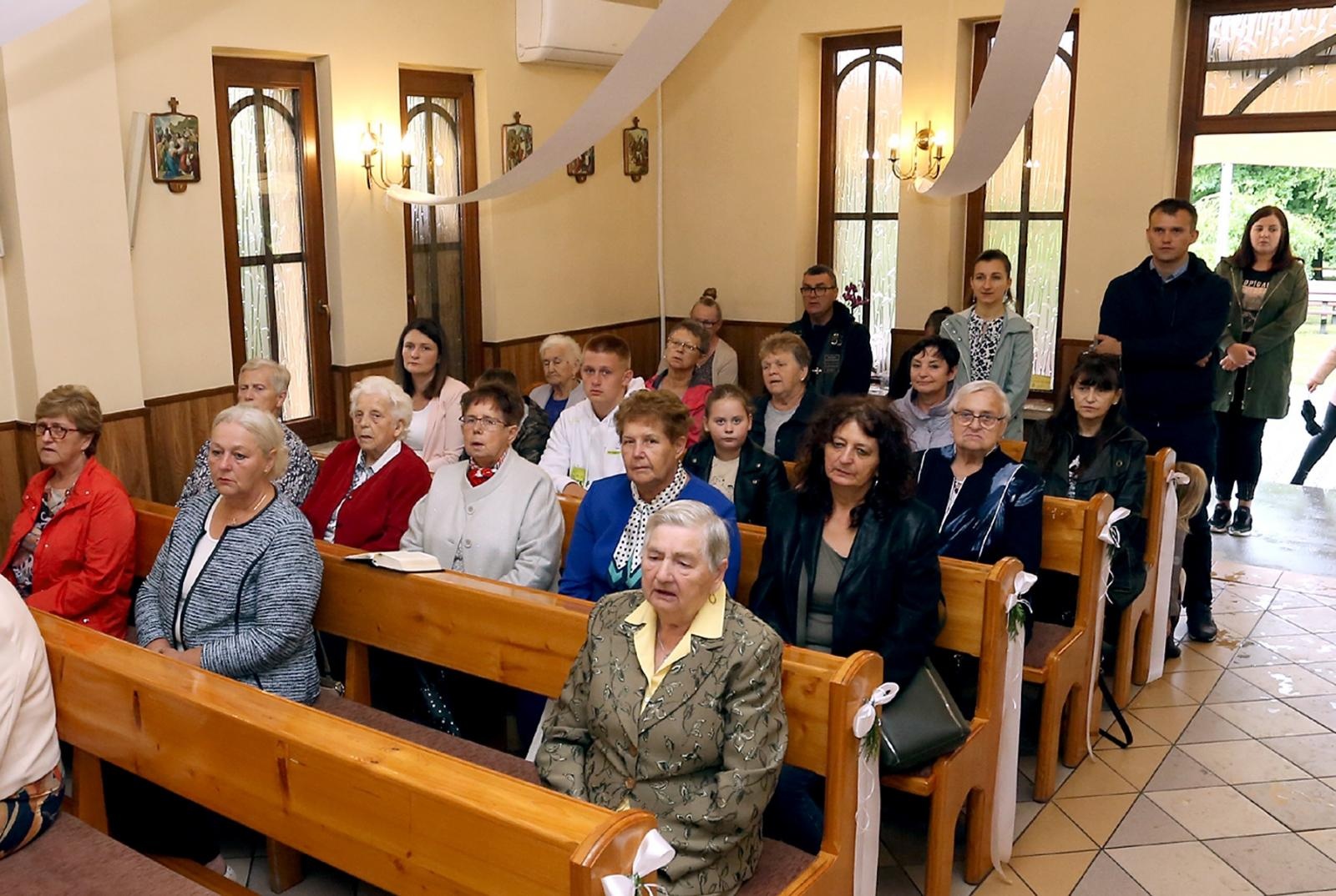 Zdjęcie w galerii na portalu naszraciborz.pl: Osiedle Obora świętowało 20-lecie poświęcenia kościółka MB Anielskiej wiadomości z regionu