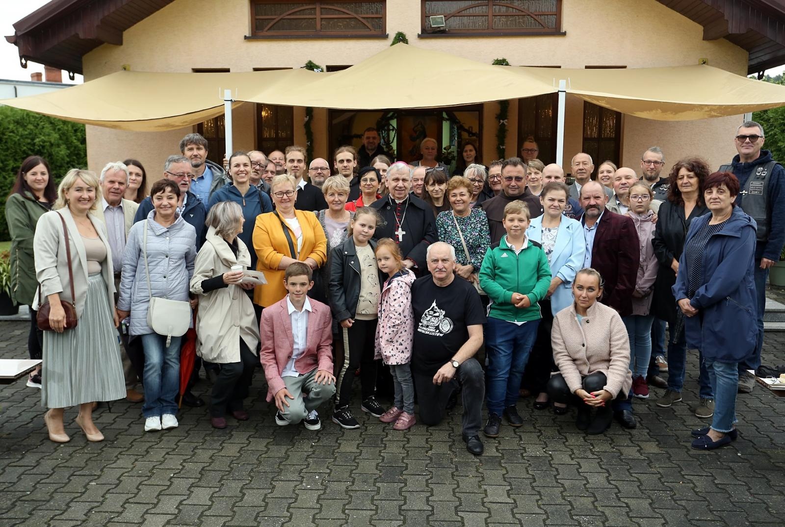 Zdjęcie w galerii na portalu naszraciborz.pl: Osiedle Obora świętowało 20-lecie poświęcenia kościółka MB Anielskiej wiadomości z regionu