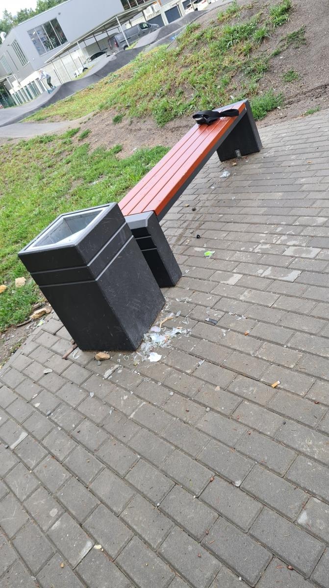 Zdjęcie w galerii na portalu naszraciborz.pl: Czytelnicy interweniują - brud i dziura wiadomości z regionu