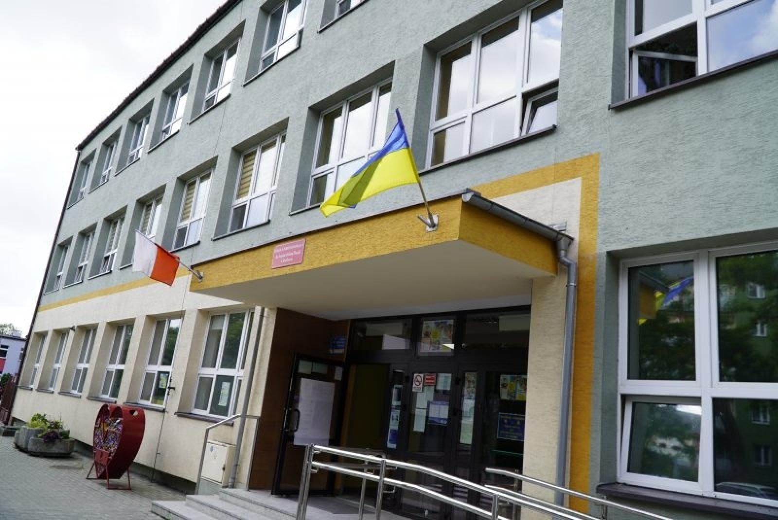 Zdjęcie w galerii na portalu naszraciborz.pl: Wakacyjne remonty szkół - SP 4 wiadomości z regionu