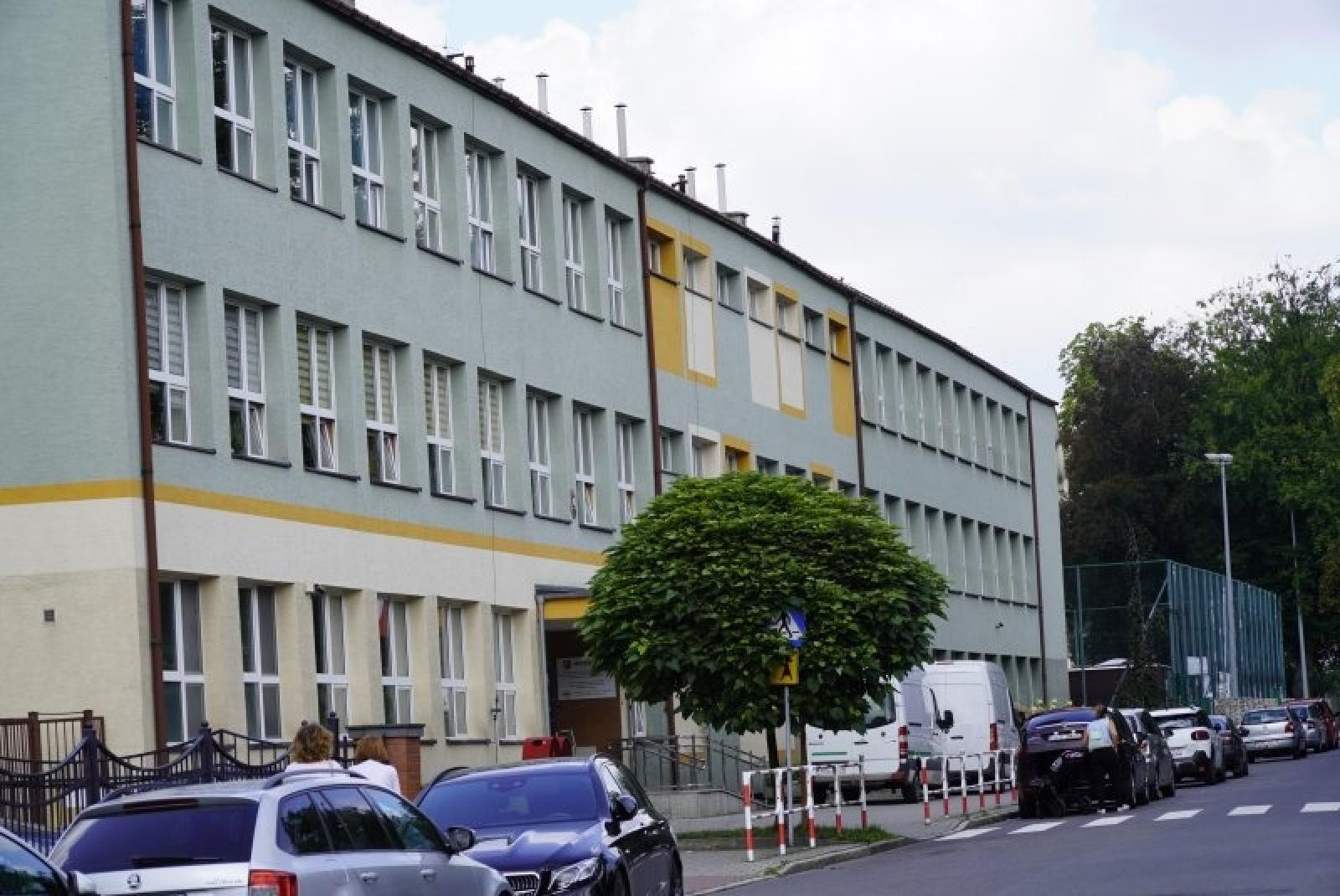 Zdjęcie w galerii na portalu naszraciborz.pl: Wakacyjne remonty szkół - SP 4 wiadomości z regionu