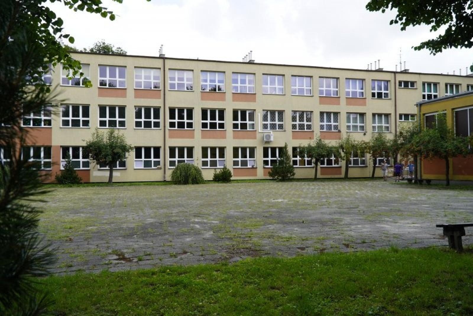 Zdjęcie w galerii na portalu naszraciborz.pl: Wakacyjne remonty szkół - SP 4 wiadomości z regionu