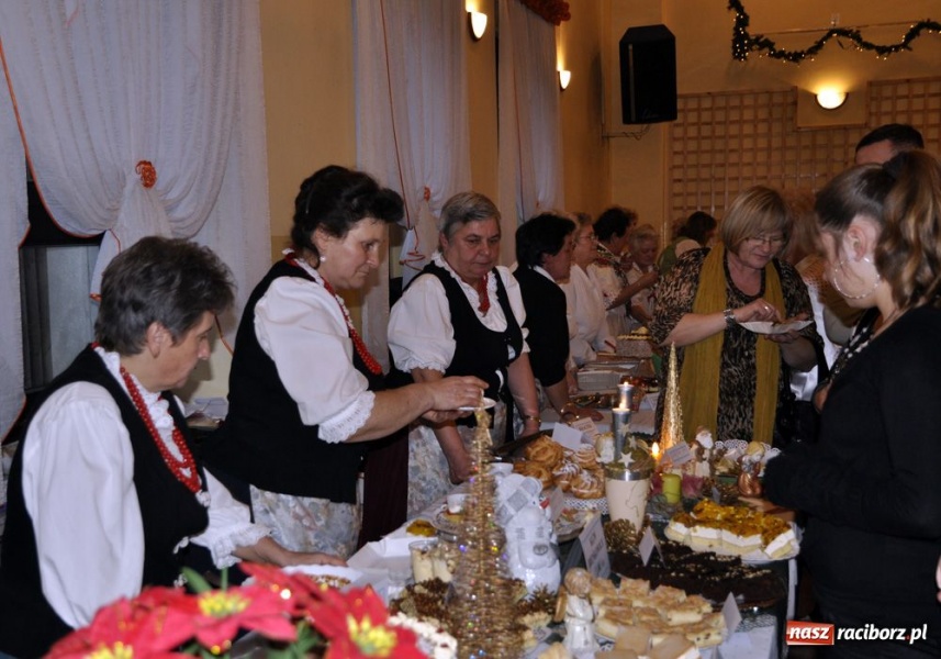 Zdjęcie w galerii na portalu naszraciborz.pl: Smakołyki miały duże wzięcie wiadomości z regionu
