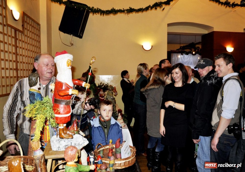 Zdjęcie w galerii na portalu naszraciborz.pl: Smakołyki miały duże wzięcie wiadomości z regionu