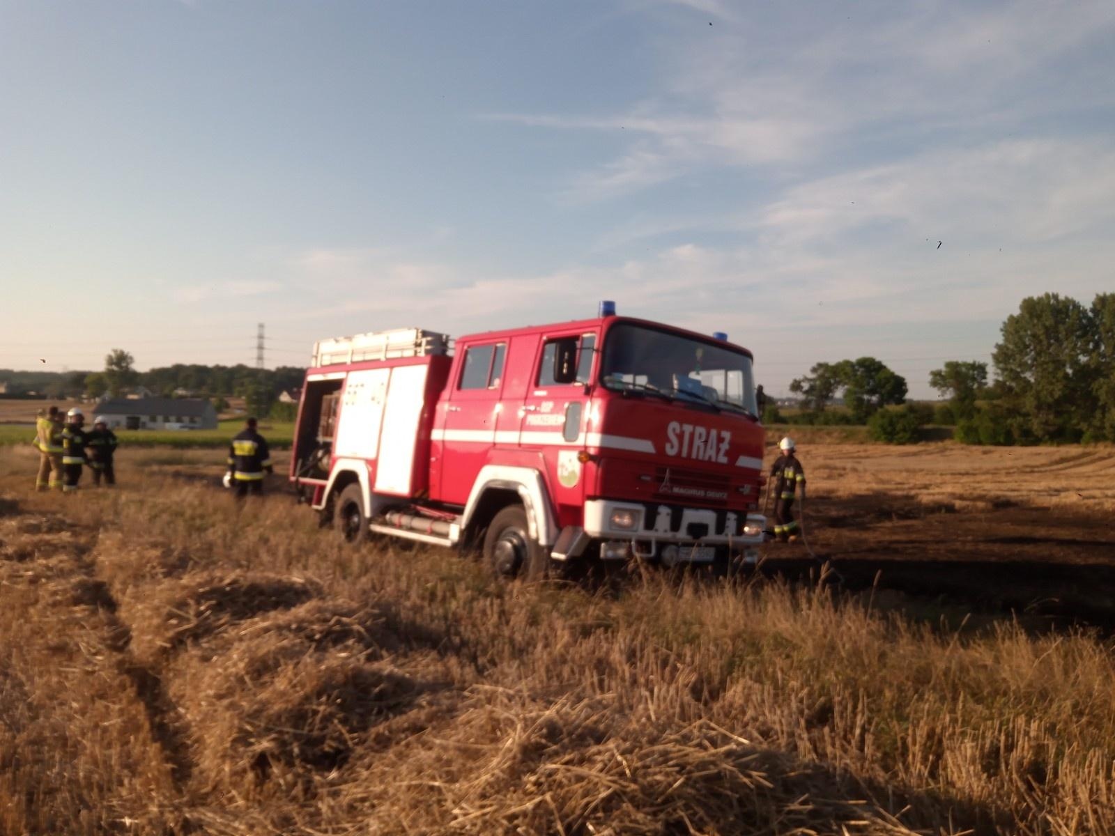 Zdjęcie w galerii na portalu naszraciborz.pl: Iskra z kombajnu przyczyną pożaru [FOTO] wiadomości z regionu