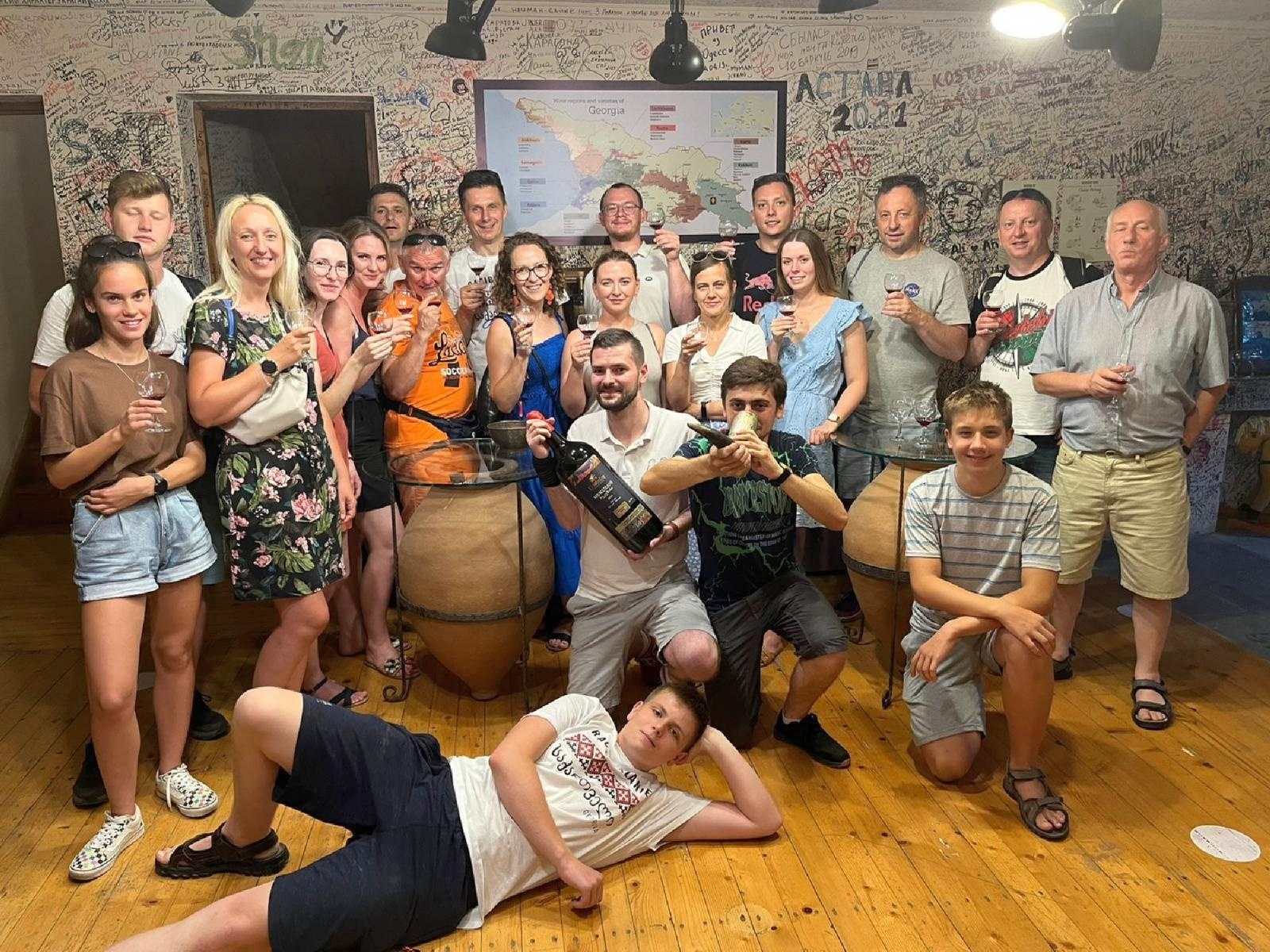 Zdjęcie w galerii na portalu naszraciborz.pl: Pocztówka z Gruzji od tancerzy raciborskiego Źródła wiadomości z regionu