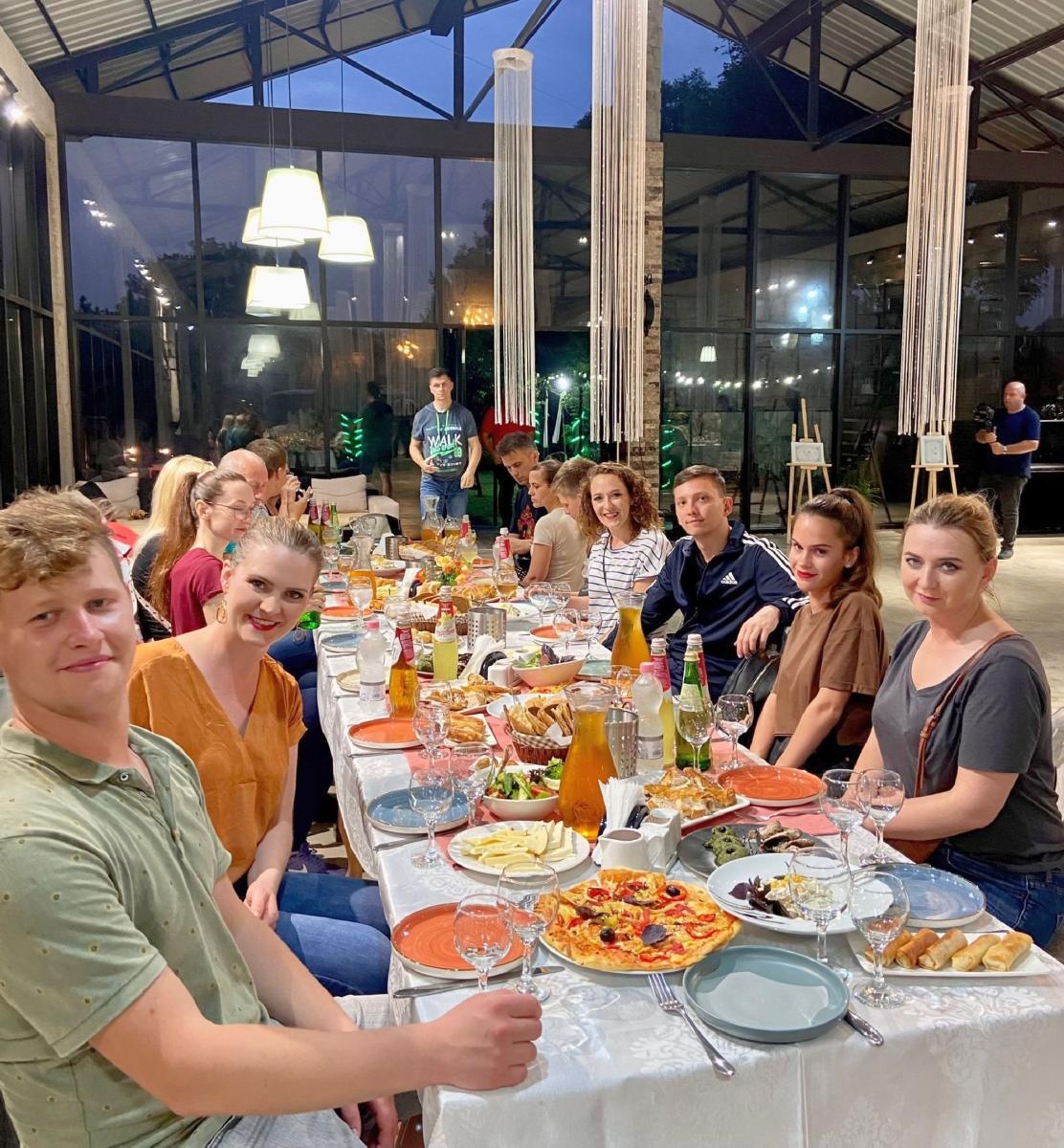 Zdjęcie w galerii na portalu naszraciborz.pl: Pocztówka z Gruzji od tancerzy raciborskiego Źródła wiadomości z regionu