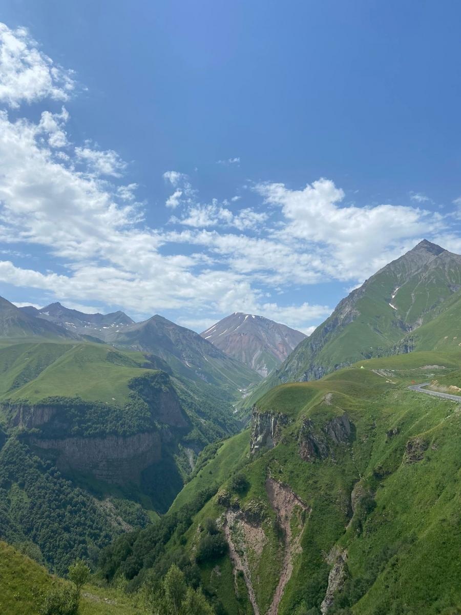 Zdjęcie w galerii na portalu naszraciborz.pl: Pocztówka z Gruzji od tancerzy raciborskiego Źródła wiadomości z regionu
