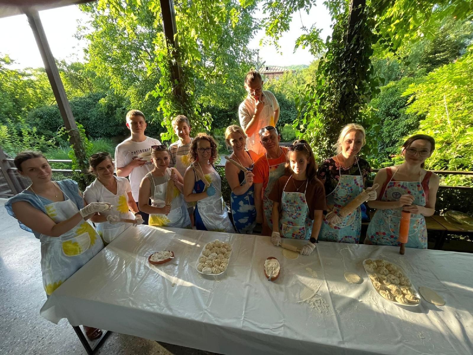 Zdjęcie w galerii na portalu naszraciborz.pl: Pocztówka z Gruzji od tancerzy raciborskiego Źródła wiadomości z regionu