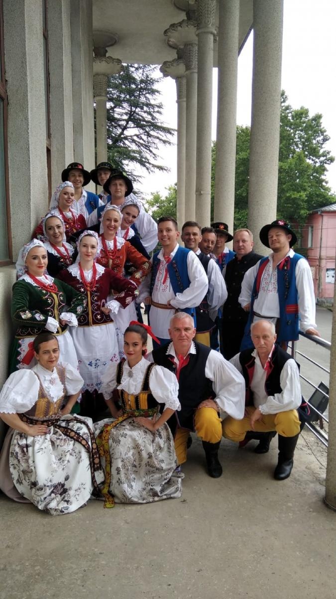 Zdjęcie w galerii na portalu naszraciborz.pl: Pocztówka z Gruzji od tancerzy raciborskiego Źródła wiadomości z regionu