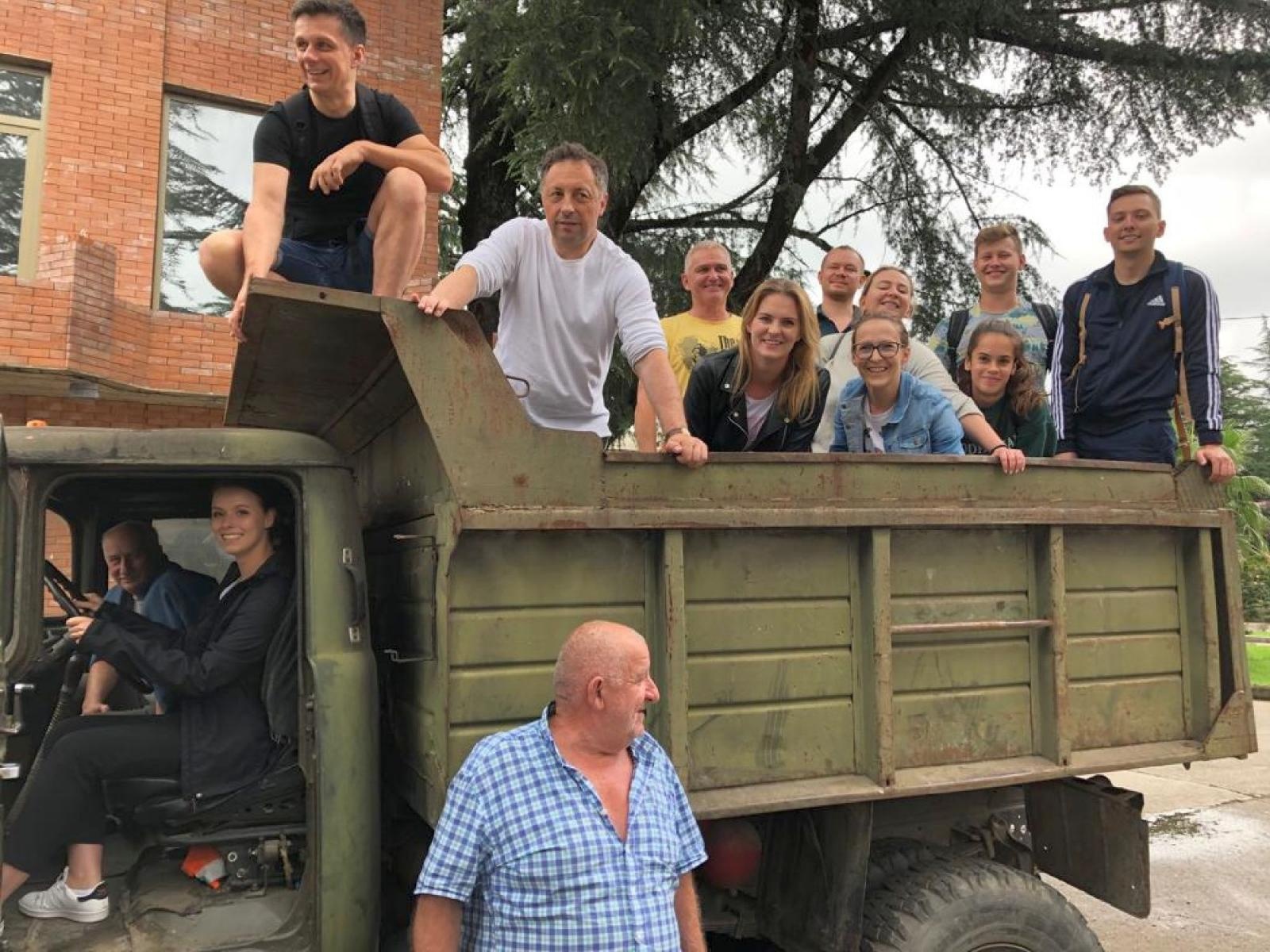 Zdjęcie w galerii na portalu naszraciborz.pl: Pocztówka z Gruzji od tancerzy raciborskiego Źródła wiadomości z regionu