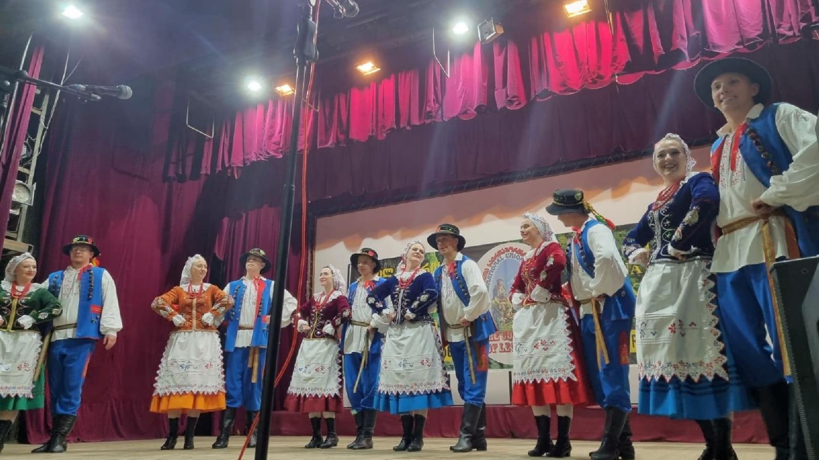 Zdjęcie w galerii na portalu naszraciborz.pl: Pocztówka z Gruzji od tancerzy raciborskiego Źródła wiadomości z regionu