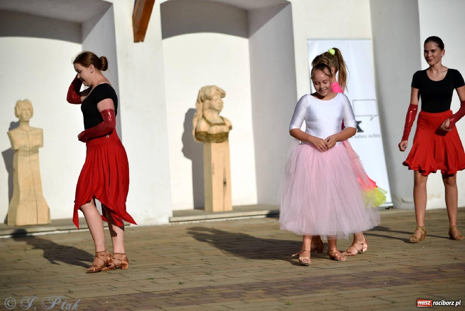 Zdjęcie w galerii na portalu naszraciborz.pl: Muzyczno-taneczne popołudnie na zamku wiadomości z regionu