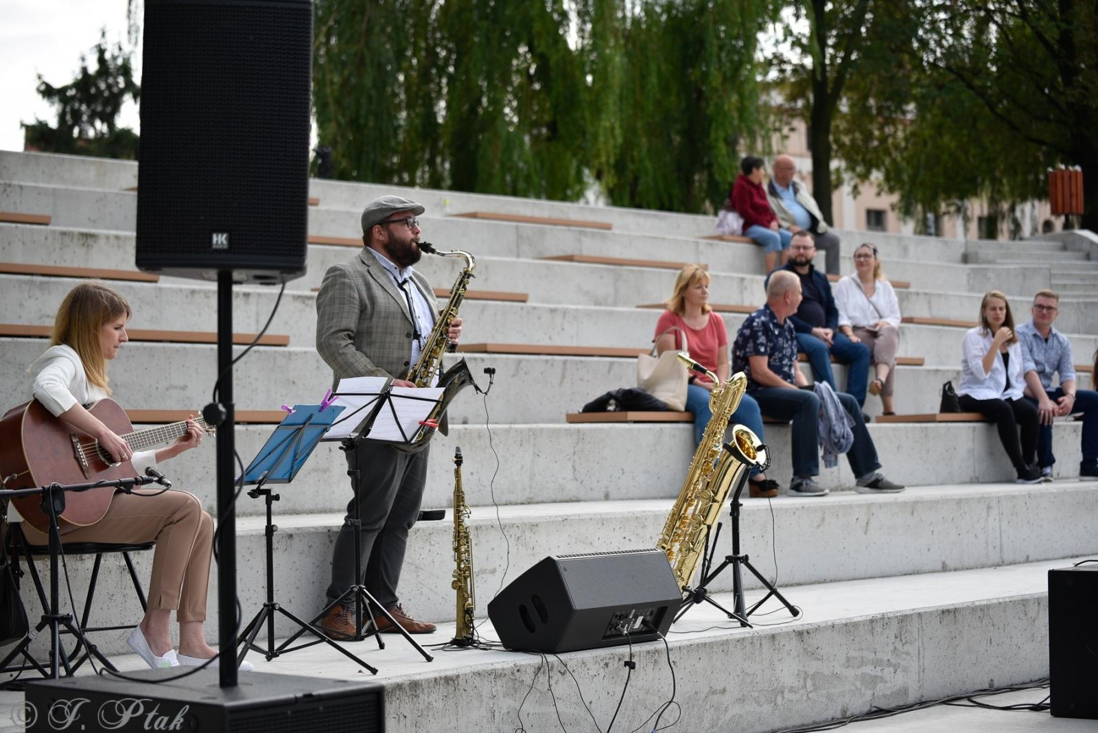 Zdjęcie w galerii na portalu naszraciborz.pl: Letnie koncerty na bulwarach. Piec Duo wiadomości z regionu