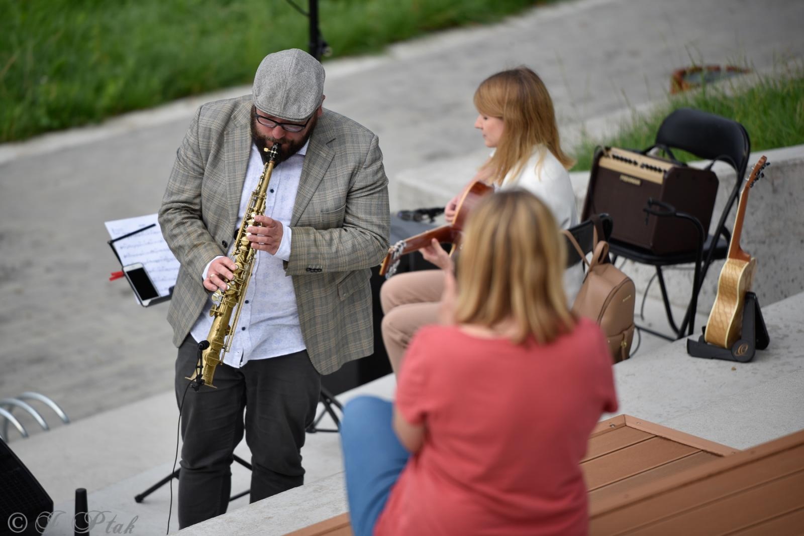 Zdjęcie w galerii na portalu naszraciborz.pl: Letnie koncerty na bulwarach. Piec Duo wiadomości z regionu