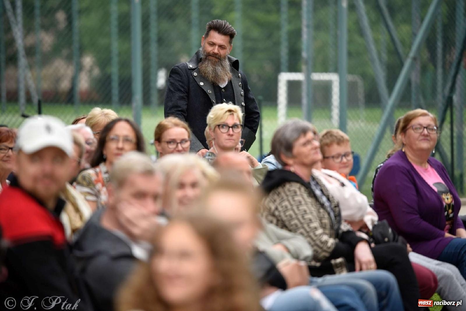 Zdjęcie w galerii na portalu naszraciborz.pl: Letni Teatr na Schodach w Raciborzu - Łysa Śpiewaczka wiadomości z regionu