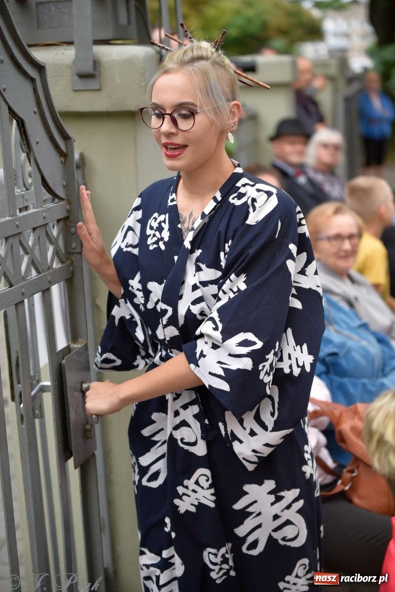 Zdjęcie w galerii na portalu naszraciborz.pl: Letni Teatr na Schodach w Raciborzu - Łysa Śpiewaczka wiadomości z regionu