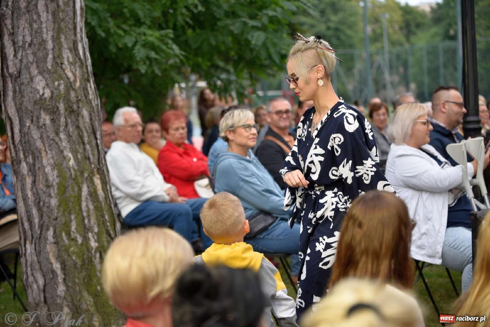 Zdjęcie w galerii na portalu naszraciborz.pl: Letni Teatr na Schodach w Raciborzu - Łysa Śpiewaczka wiadomości z regionu