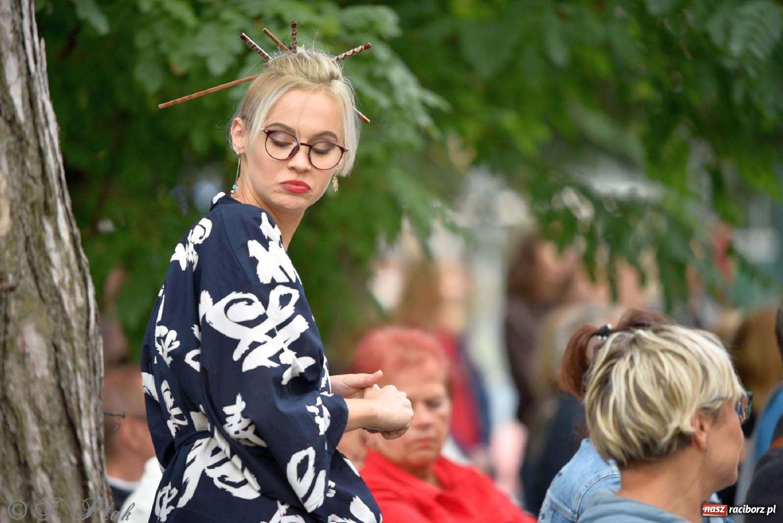 Zdjęcie w galerii na portalu naszraciborz.pl: Letni Teatr na Schodach w Raciborzu - Łysa Śpiewaczka wiadomości z regionu